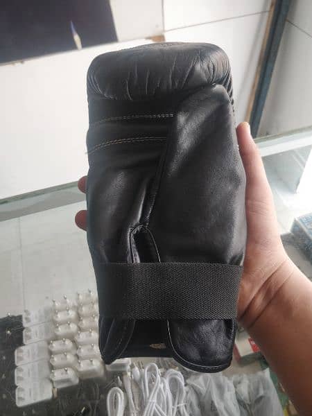 Gloves Ideal for Muay Thai, boxing, kickboxing, MMA. 6