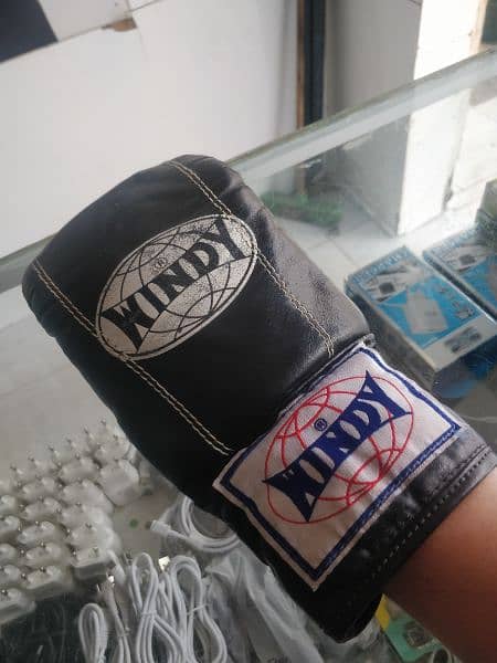 Gloves Ideal for Muay Thai, boxing, kickboxing, MMA. 9