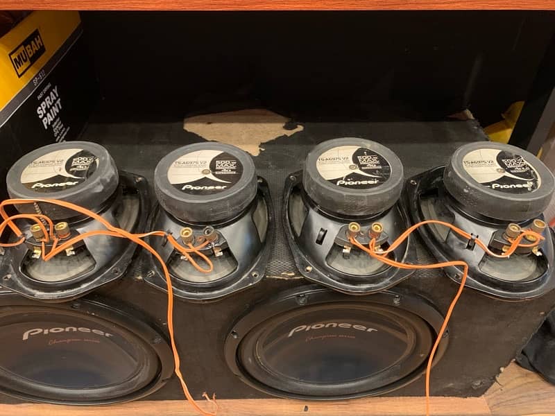 pioneer 2 boofers 4 speakers 2 amps 1