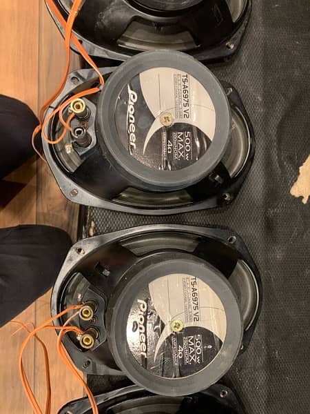 pioneer 2 boofers 4 speakers 2 amps 4