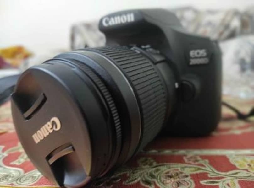 Canon EOS 2000D 1