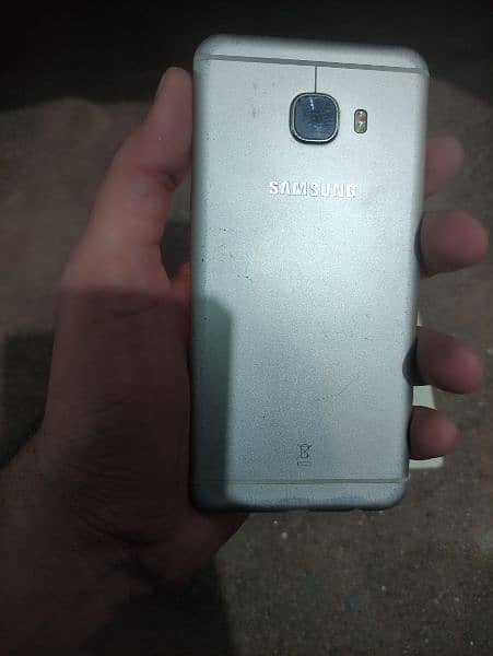 Samsung Galaxy C5 32/4 super AMOLED display 4