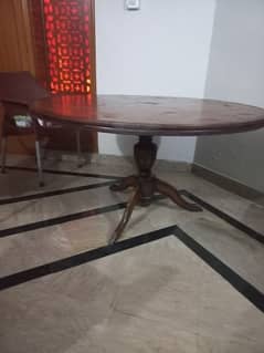 Wooden Round Dinning Table