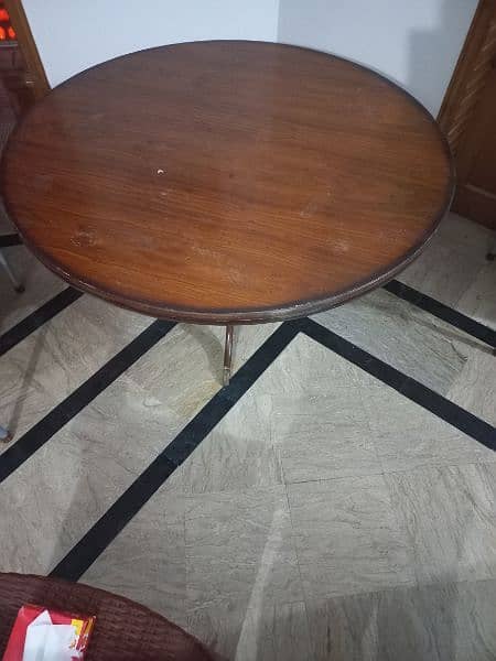 Wooden Round Dinning Table 1