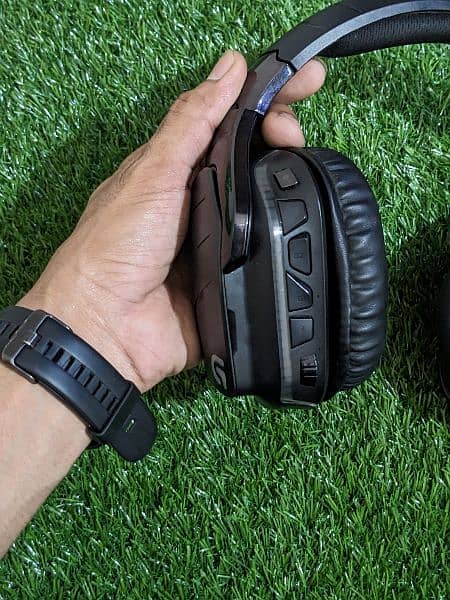 Logitech g933 wireless 7.1 RGB noice cancelationgaming headphones 3