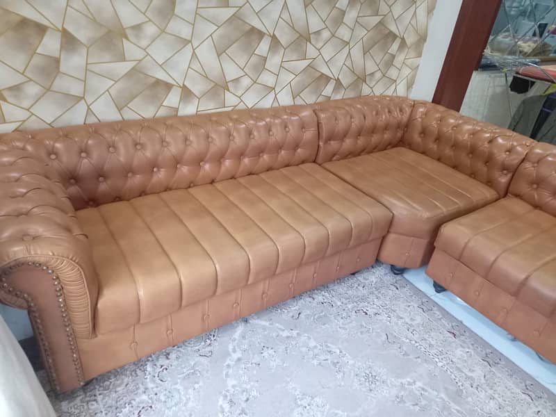 L shape sofa 7 seater  chesterfield  like new conditions leather sofa 1