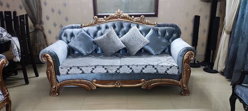 Sofa set is up for sale 3