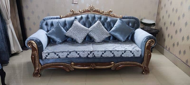 Sofa set is up for sale 4