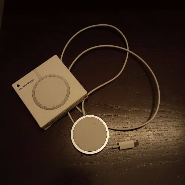 Apple Magsafe Charger 0