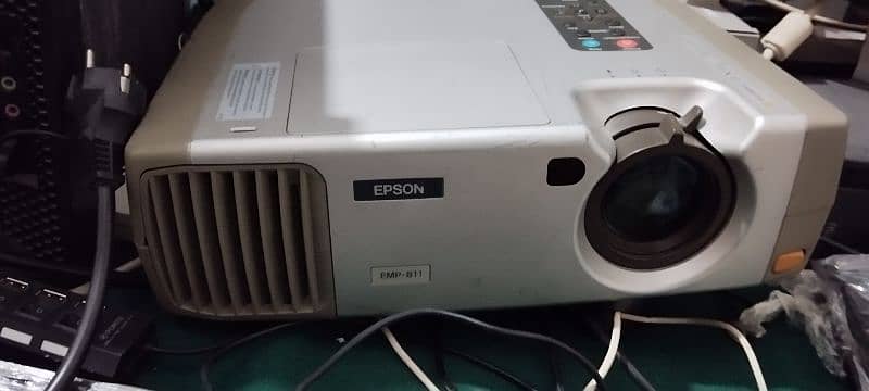 epson 811 projector 5