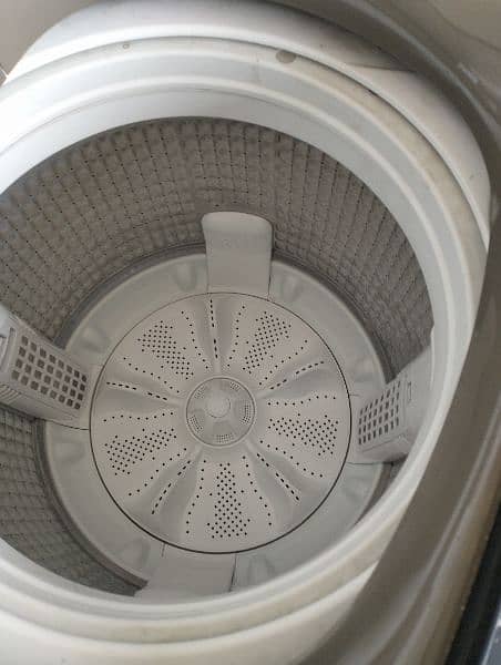 Hier 8 months used automatic washing machine 0