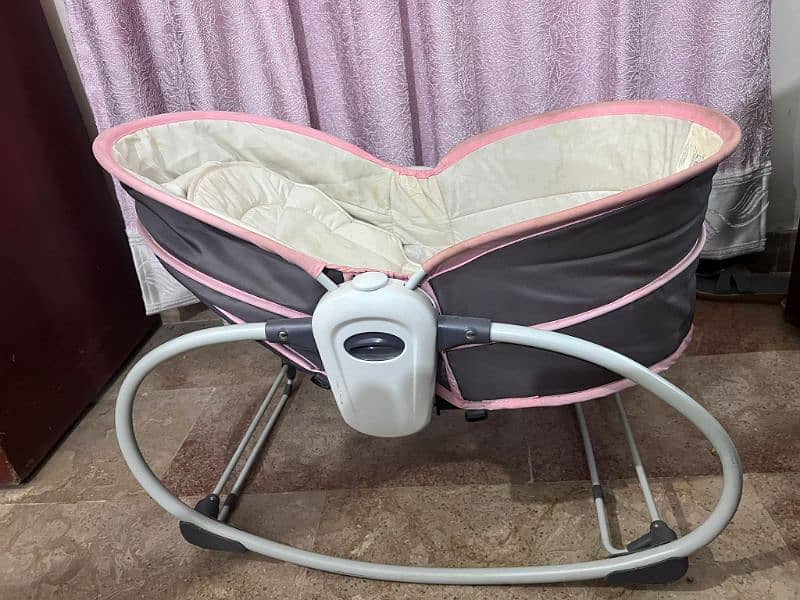 5 in one Bassinet and Rocker 1