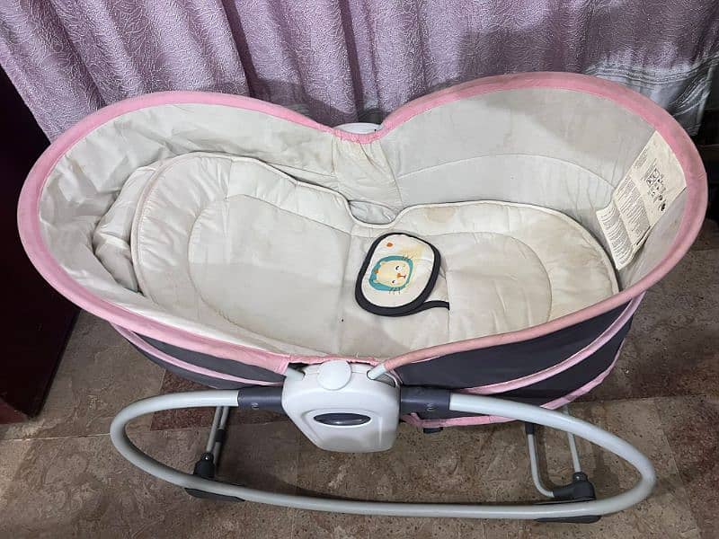 5 in one Bassinet and Rocker 3