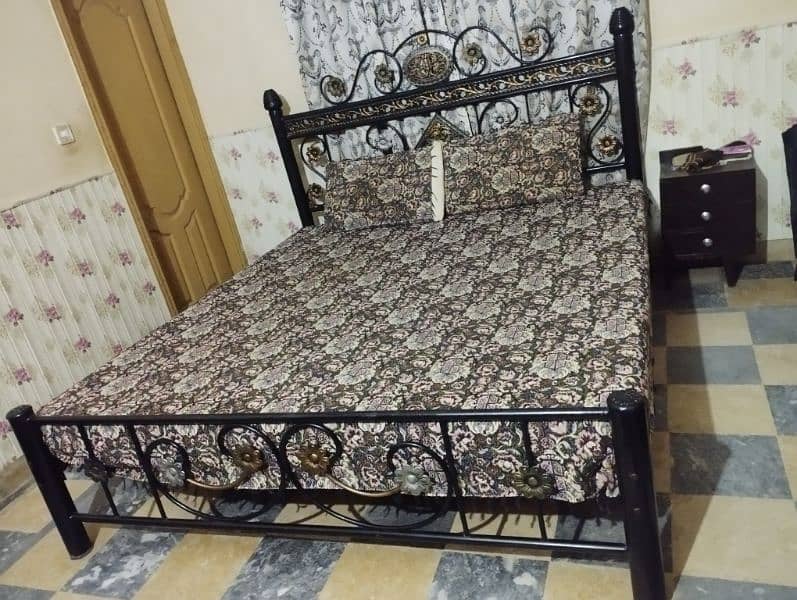 Selling King Size Iron Bed (with Mattress) 4