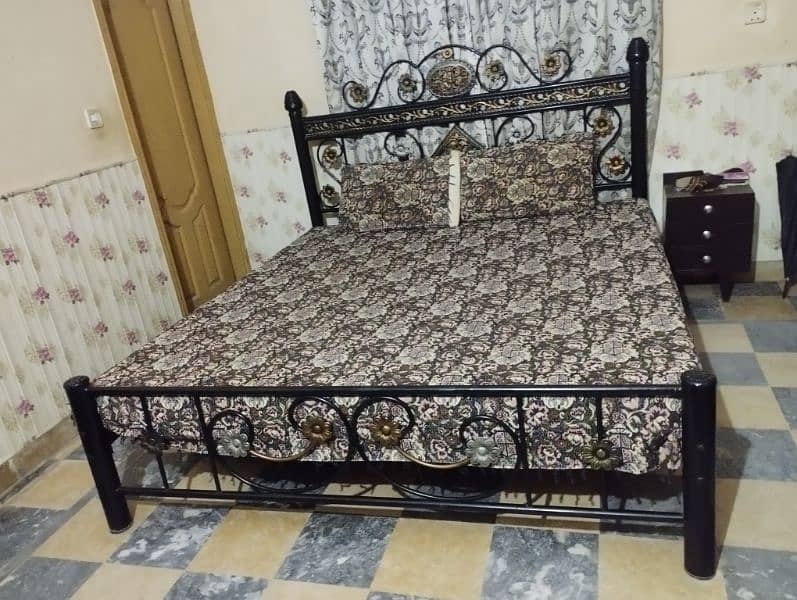 Selling King Size Iron Bed (with Mattress) 6