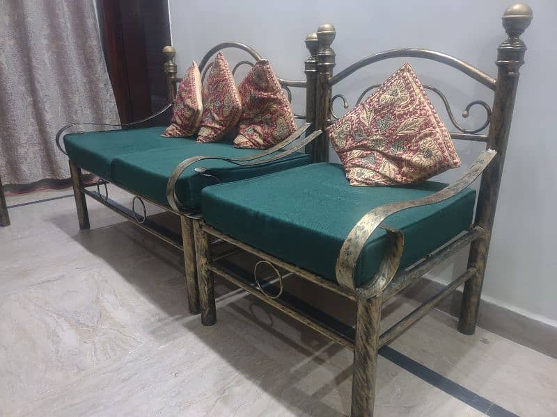 4 seater iron sofa set with cushions and new seats 0