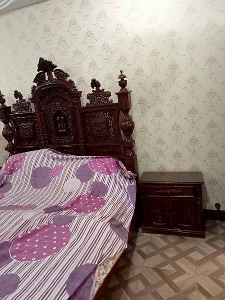 bedroom set,, without matress. . . 4
