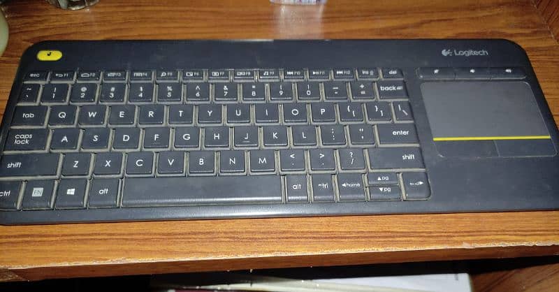 Wireless Keyboard (Logitech K400 plus) with touch mouse 1