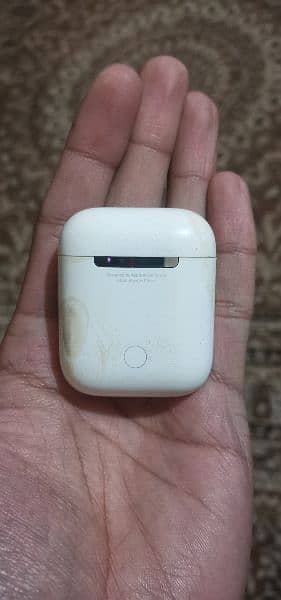 apple airpod original charging case 0