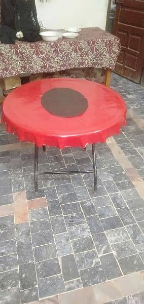 Round Dining table. 1