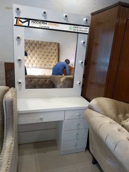 Stylish vanity dressing table with lights 2