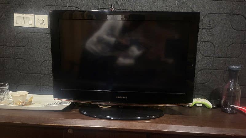 Samsung 32 inch LCD 2