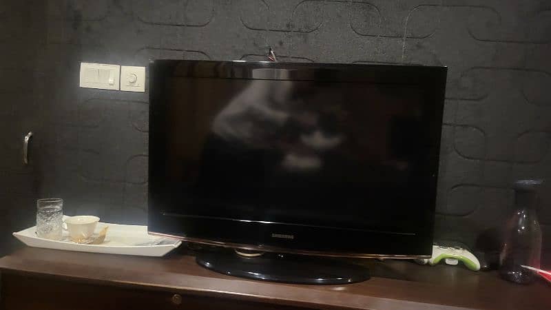 Samsung 32 inch LCD 3