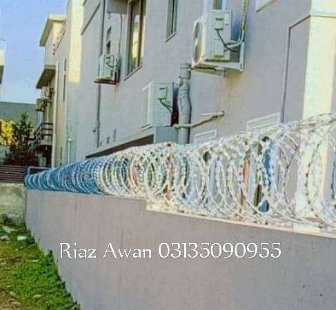 Chainlink Fence / Razor Wire Barbed Wire Security Fence Weld mesh 7