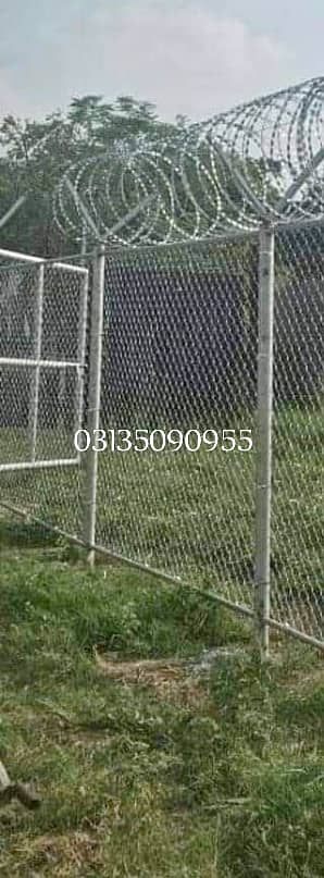 Chainlink Fence / Razor Wire Barbed Wire Security Fence Weld mesh 16
