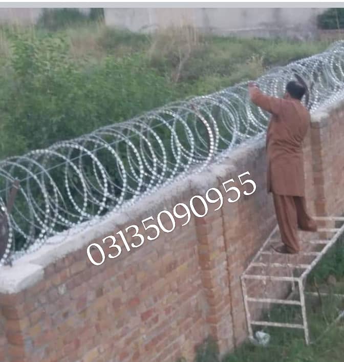 Razor Wire Barbed Wire Security Fence Weld mesh 10