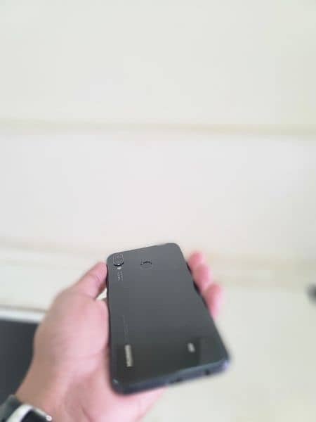 Huawei P20 lite 4/128 with charger 1