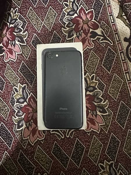 iPhone 7 with box 1