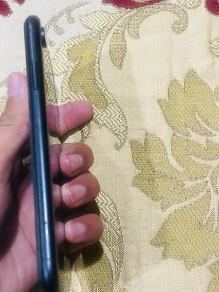 iphone XR 64 Gb Black Colour face id problem and back Lines 1