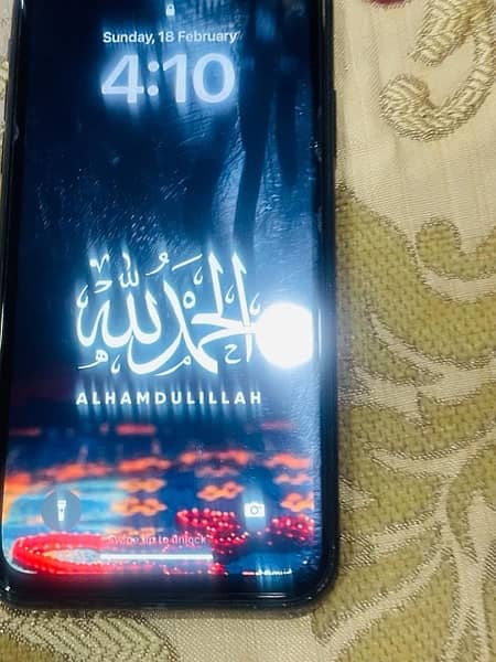 iphone XR 64 Gb Black Colour face id problem and back Lines 3