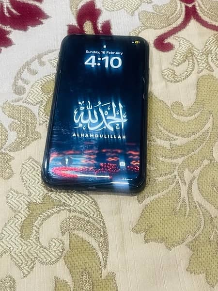 iphone XR 64 Gb Black Colour face id problem and back Lines 4