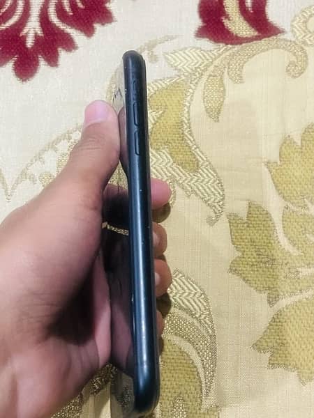 iphone XR 64 Gb Black Colour face id problem and back Lines 5