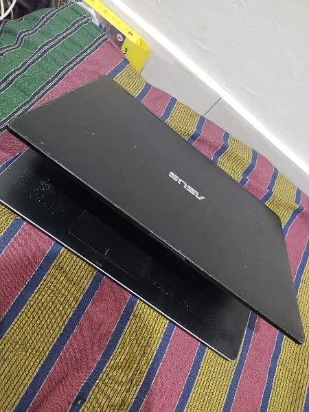 ASUS Q502L Notebook PC 1