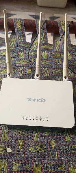 Tenda F3 Router 1