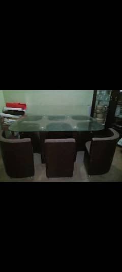 10/9 condition 1 year use dinning table with 4chaurs