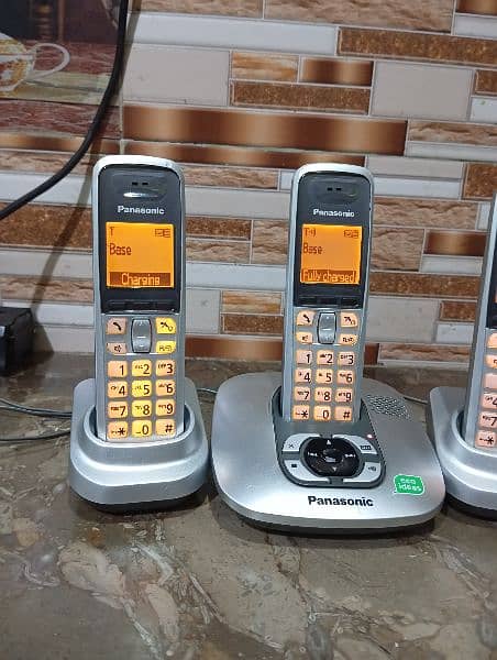 UK imported Panasonic trio cordless phone with intercom 3