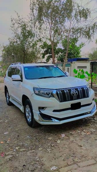 Rent a Land Cruiser v8 and Prado in Lahore 1