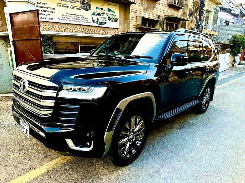 Rent a Land Cruiser v8 and Prado in Lahore 3