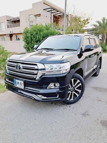 Rent a Land Cruiser v8 and Prado in Lahore 4