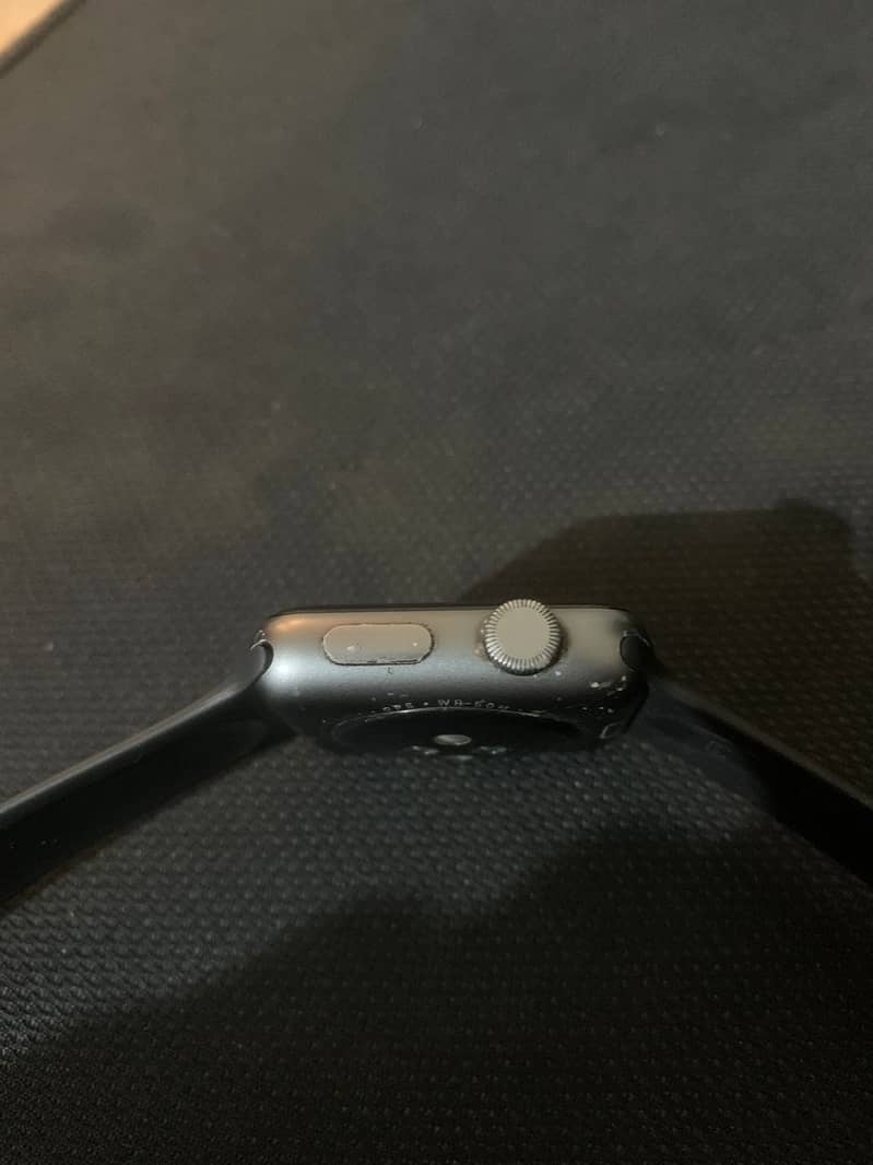 Apple Watch Series 3 42mm + Original Strap 4