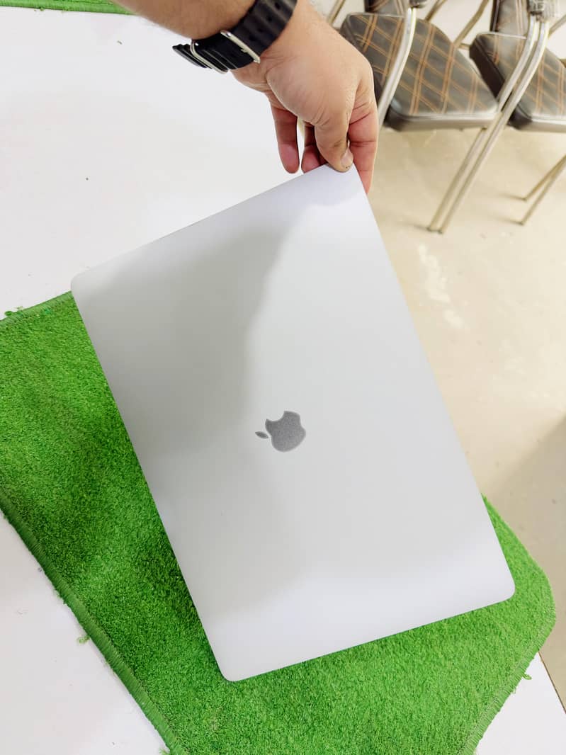 Apple Macbook Pro 2018 Core i7   16/512 2