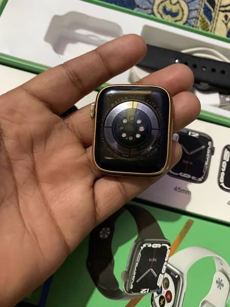 DT ON 1 smart watch with original box and charger 1