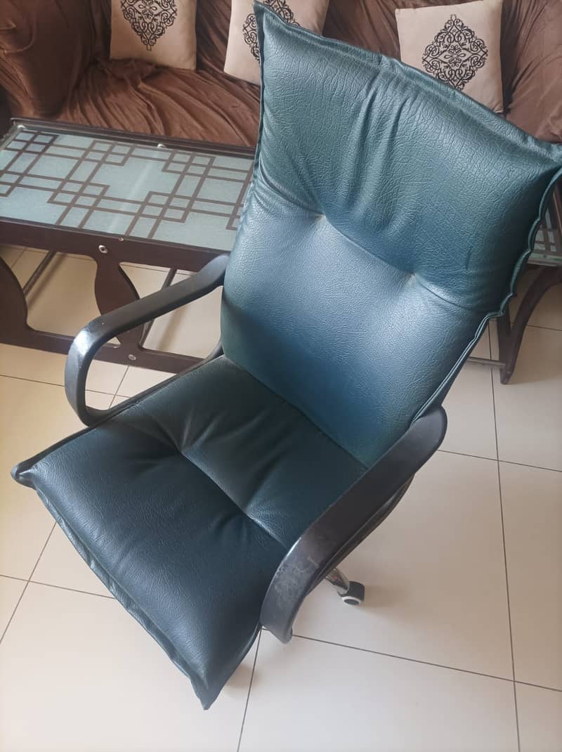 Moving Out - Leather Executive High Class Executive Revolving Chair 4