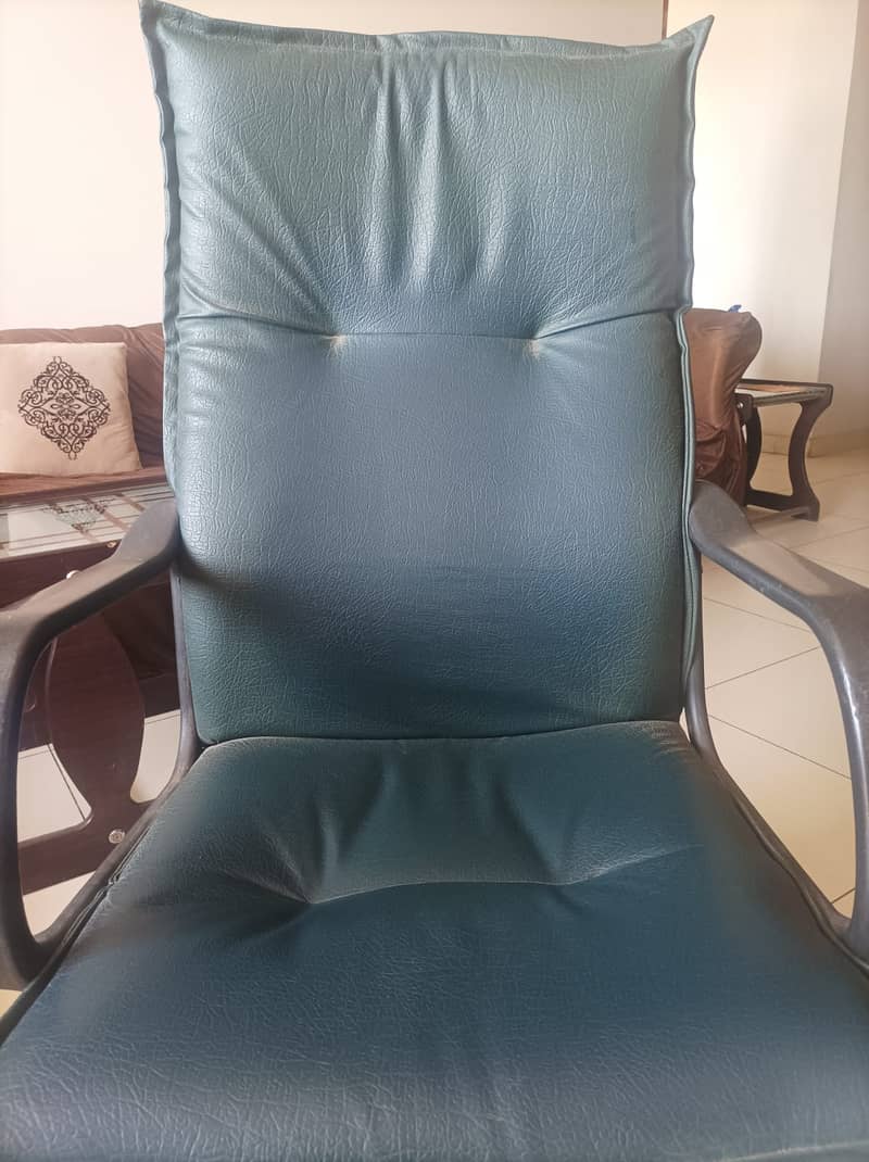 Moving Out - Leather Executive High Class Executive Revolving Chair 5