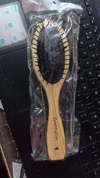 wooden hair brush 0