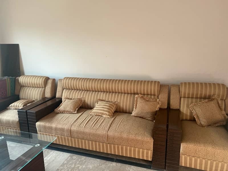 7 seater sofa with 2 side tables 2